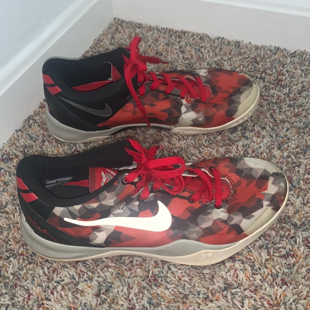 Kobe Bryant 8 system year of the snake shoes size 7 mens and 9 womens